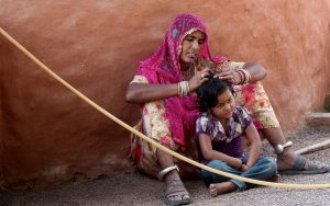 comment les poux sont transmis d'une personne à l'autre