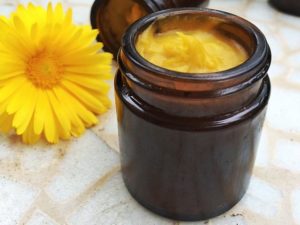 pommade pour les piqûres de moustiques pour les enfants